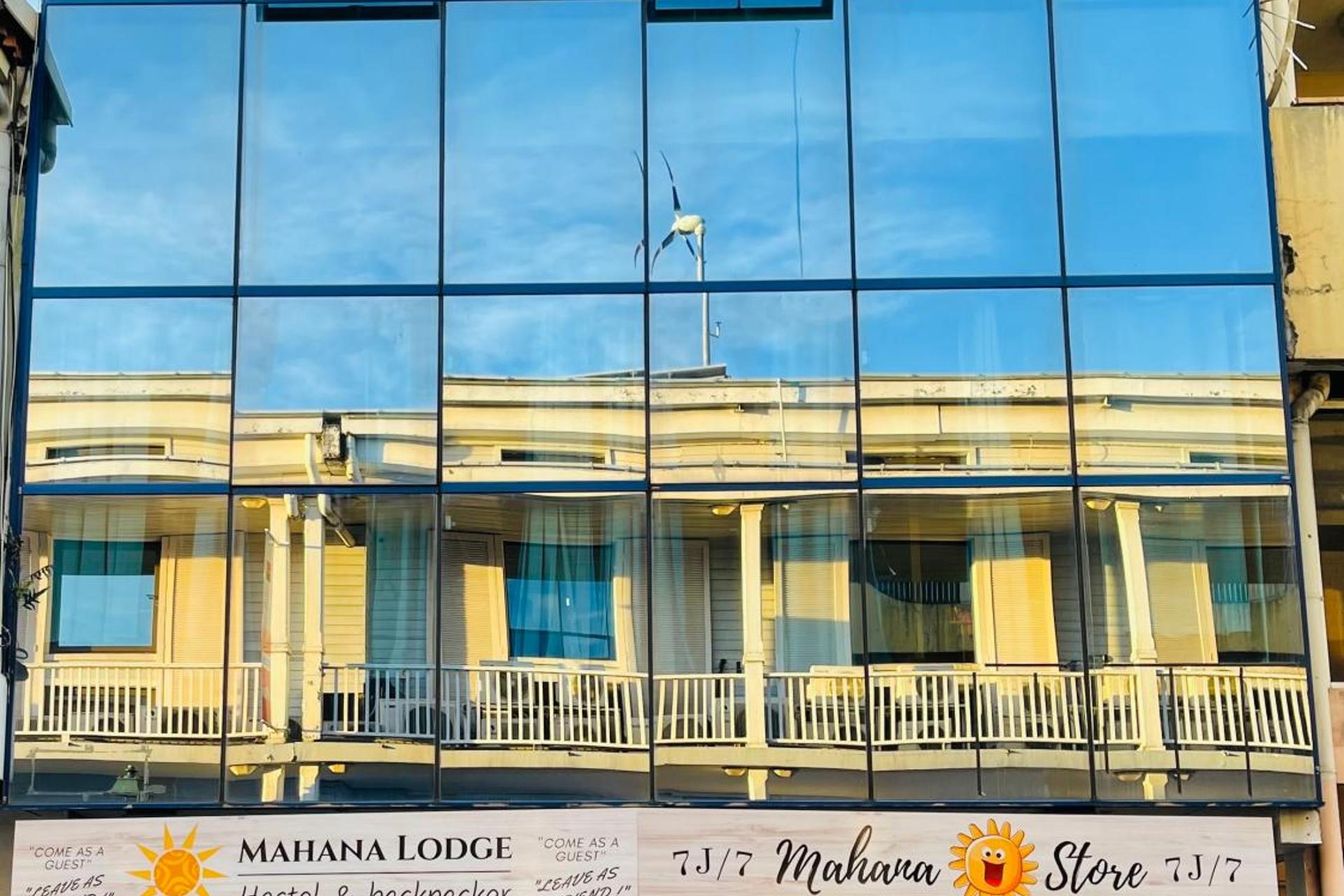 Mahana Lodge Hostel & Backpacker